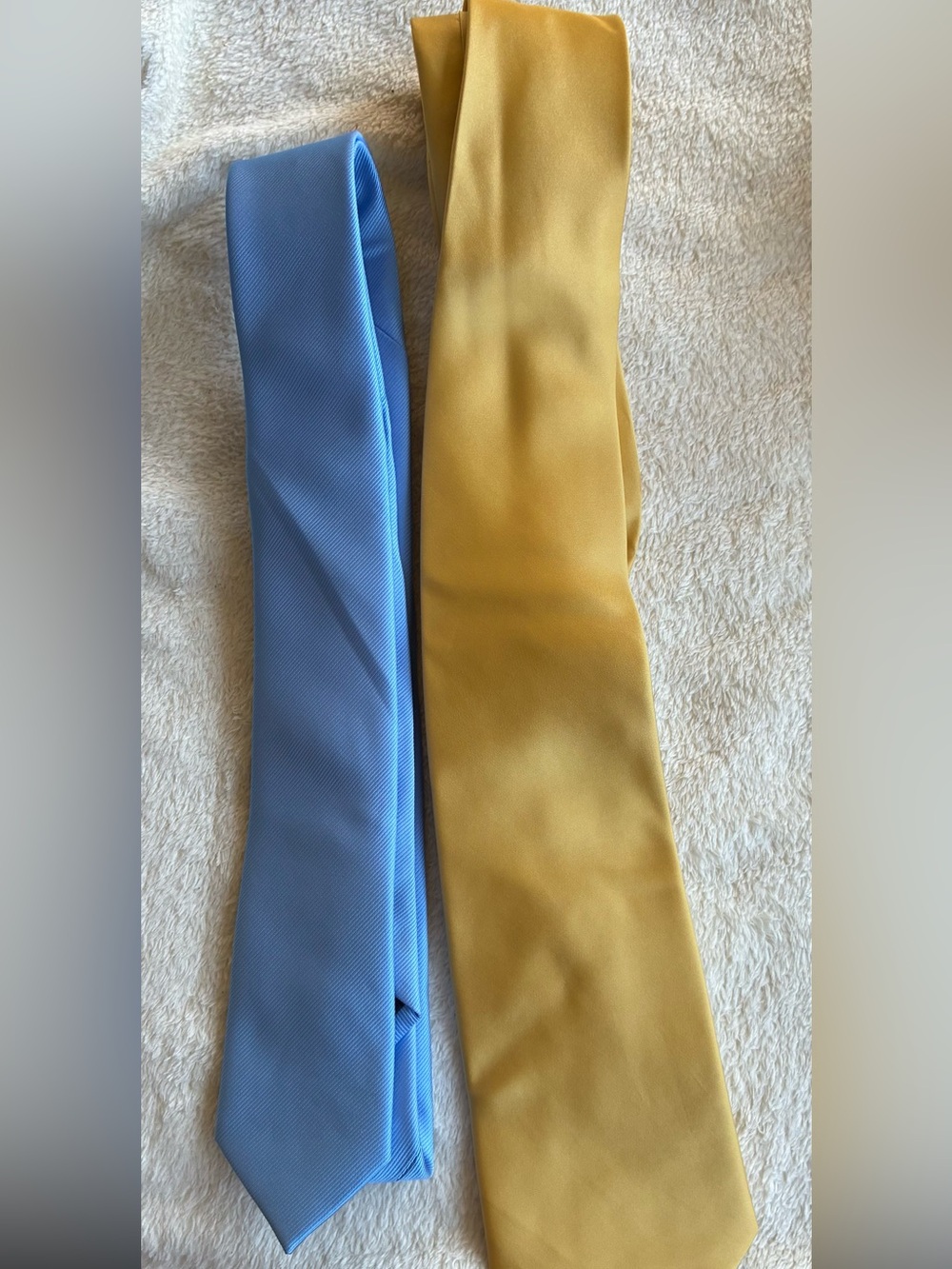 Lot of 2 men’s neckties one light blue and one gold